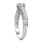 Load image into Gallery viewer, Glistening Classic Round Diamond Ring
